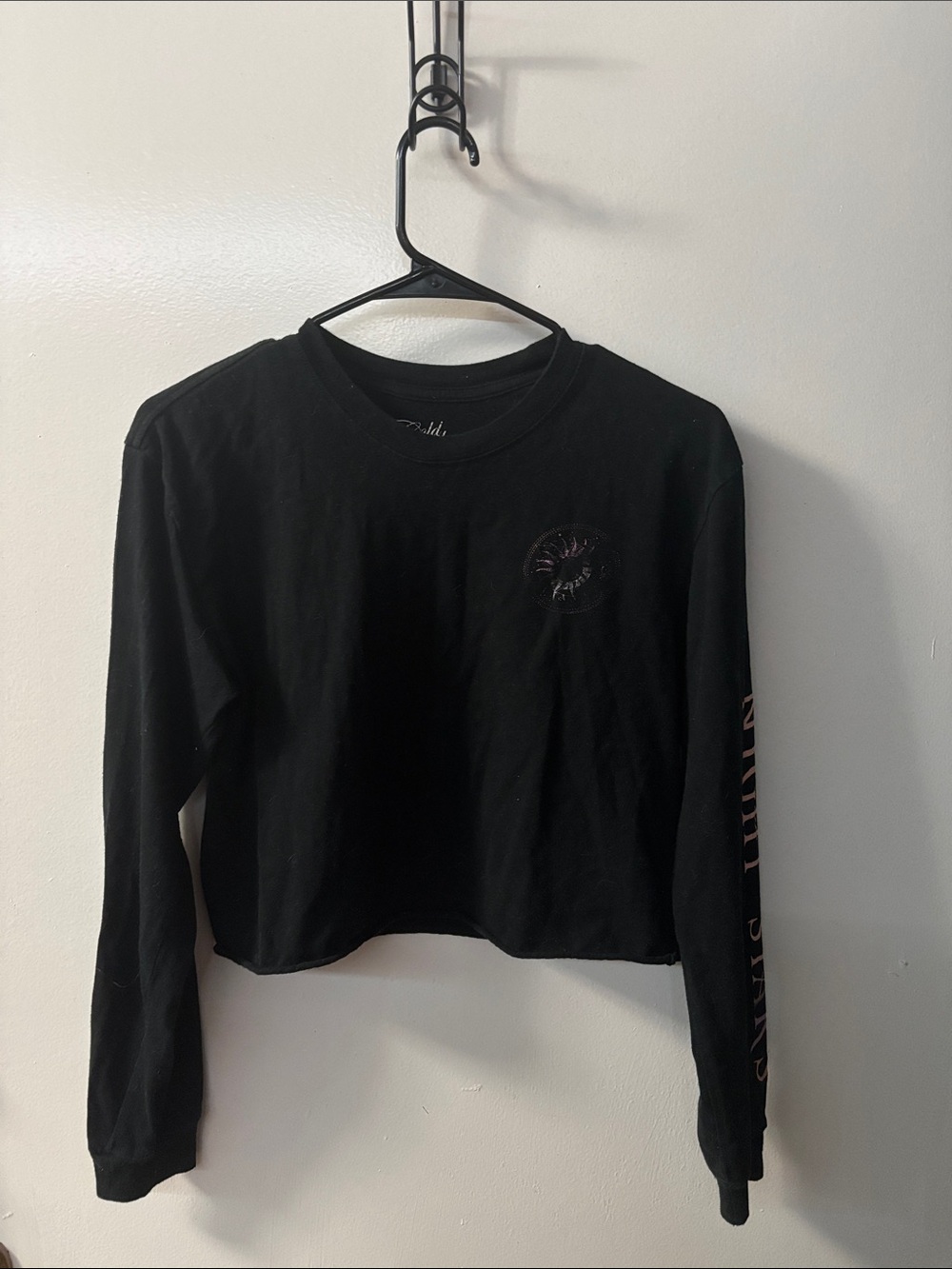 Black Long-Sleeve Crop-Top